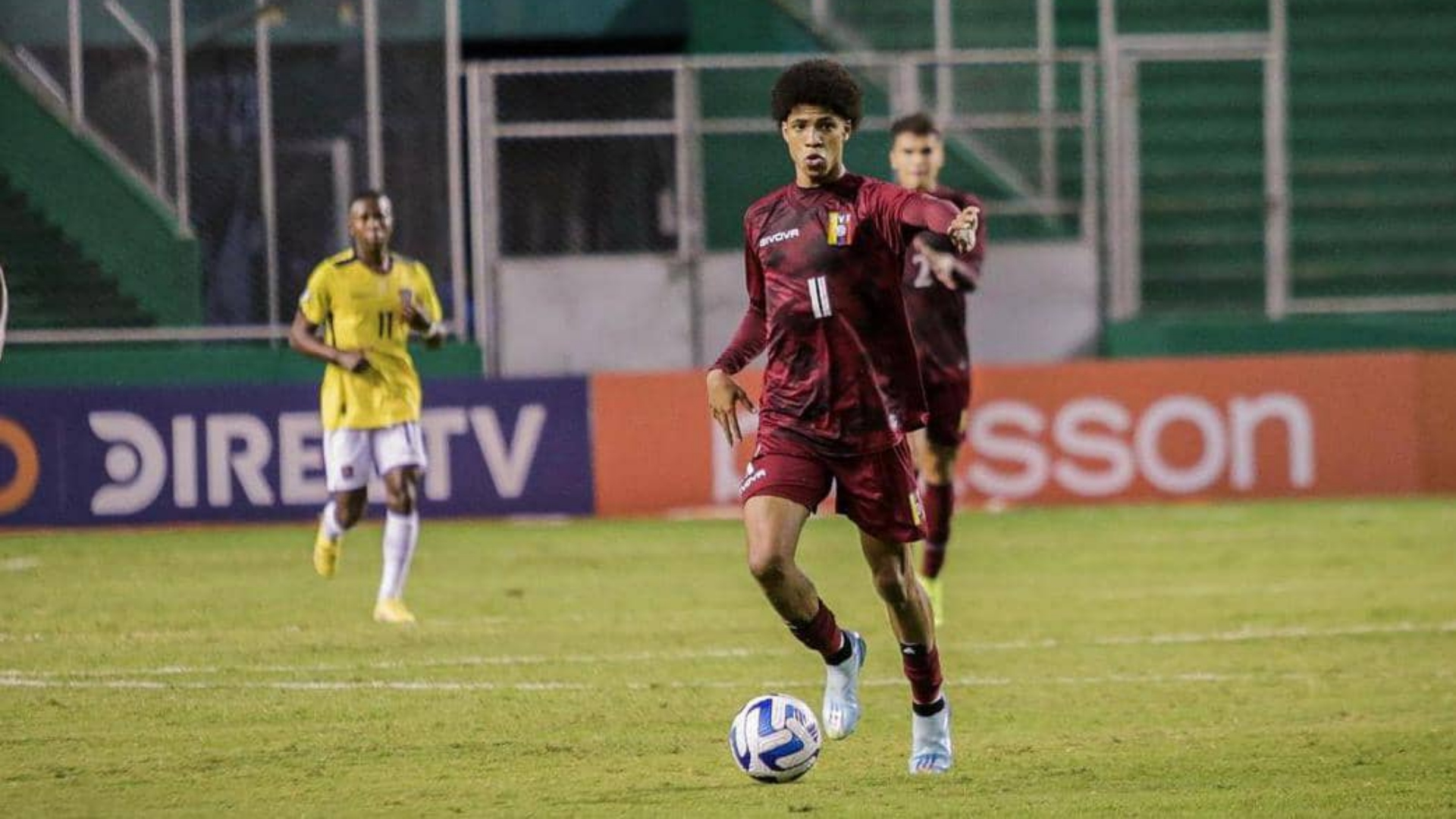 El equipo azulgrana no la pasa bien y busca reforzarse para acompañar a la joven estrella