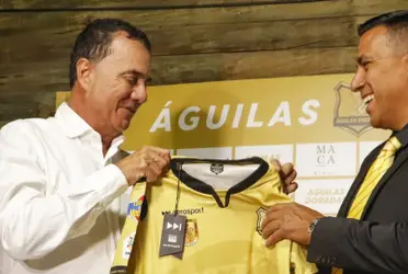 El gesto que tuvo el entrenador, César Farías con el presidente de Águilas Doradas